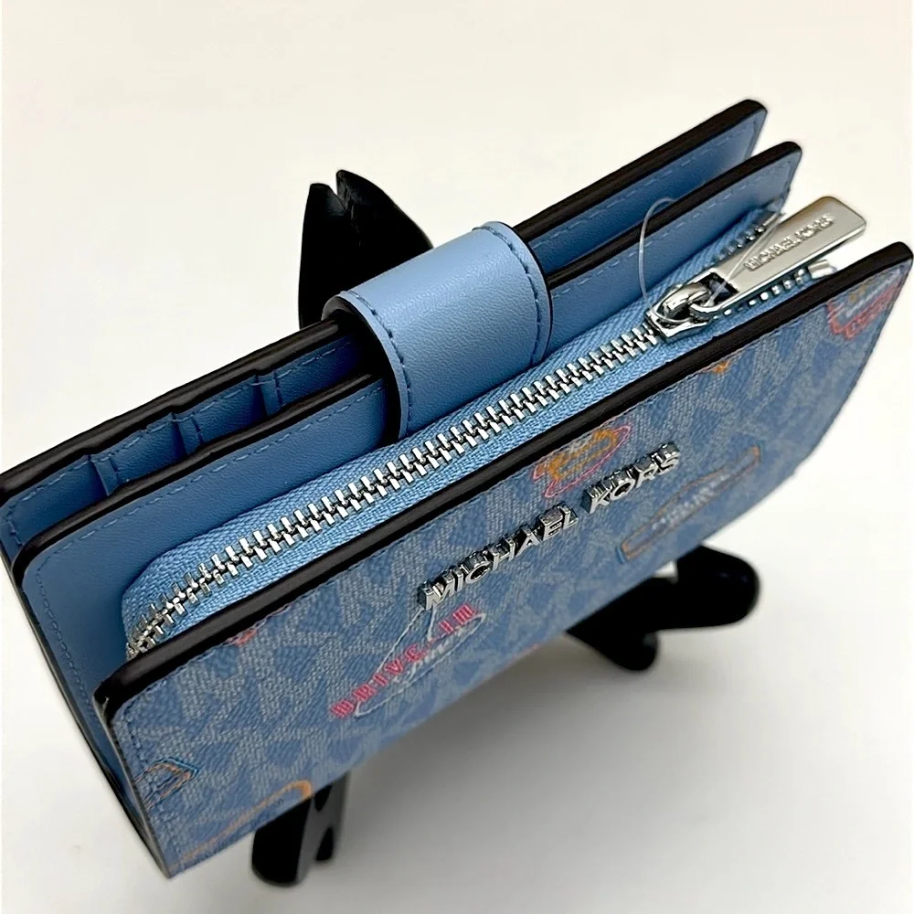 Michael Kors Jet Set Travel Medium Printed Signature Logo Bi-Fold Wallet LT SKY